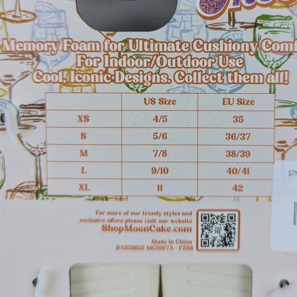 Slipper Strawberry Cosmopolitan Embroider Fleece Memory Foam Slip On L(9/10) NWT - Picture 13 of 14